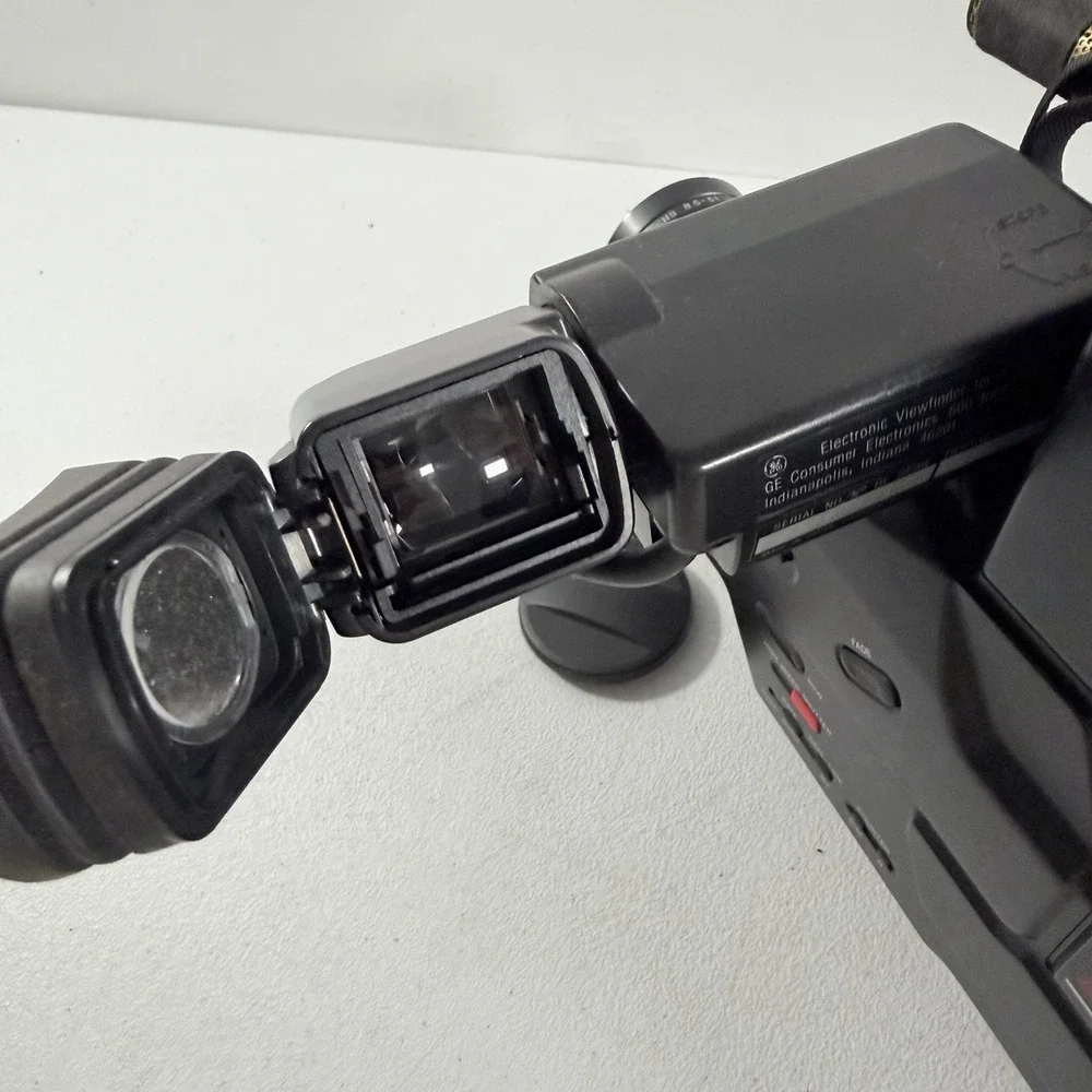 Vintage GE 9-9806 VHS‎ Movie Video System Camcorder POWERS ON AS IS READ DESC.